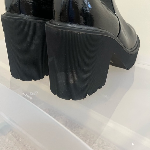 NWOT Dirty Laundry Yikes Waterproof Platform Chelsea Lug Boot Size 6 - Picture 7 of 10